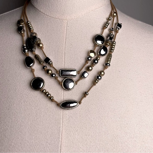 Chico’s Elegant Taupe and Silver 3 Strand Necklace 10”
Fall Neutral Monomchrome - Picture 4 of 5
